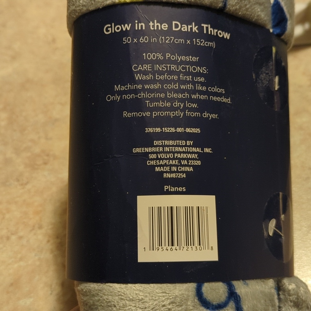 NWT Airplane Glow In The Dark  50x60 Fleece Blanket Throw Pilot Kids - Picture 4 of 7